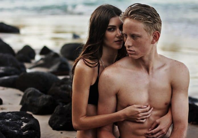 homme, copain distant avec sa femme