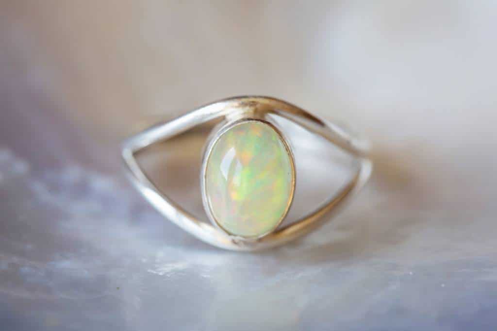 opale blanche bijoux pierres naturelles blanc minéraux lithothérapie