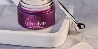 Un pot de crème contour des yeux YOU.OLOGY